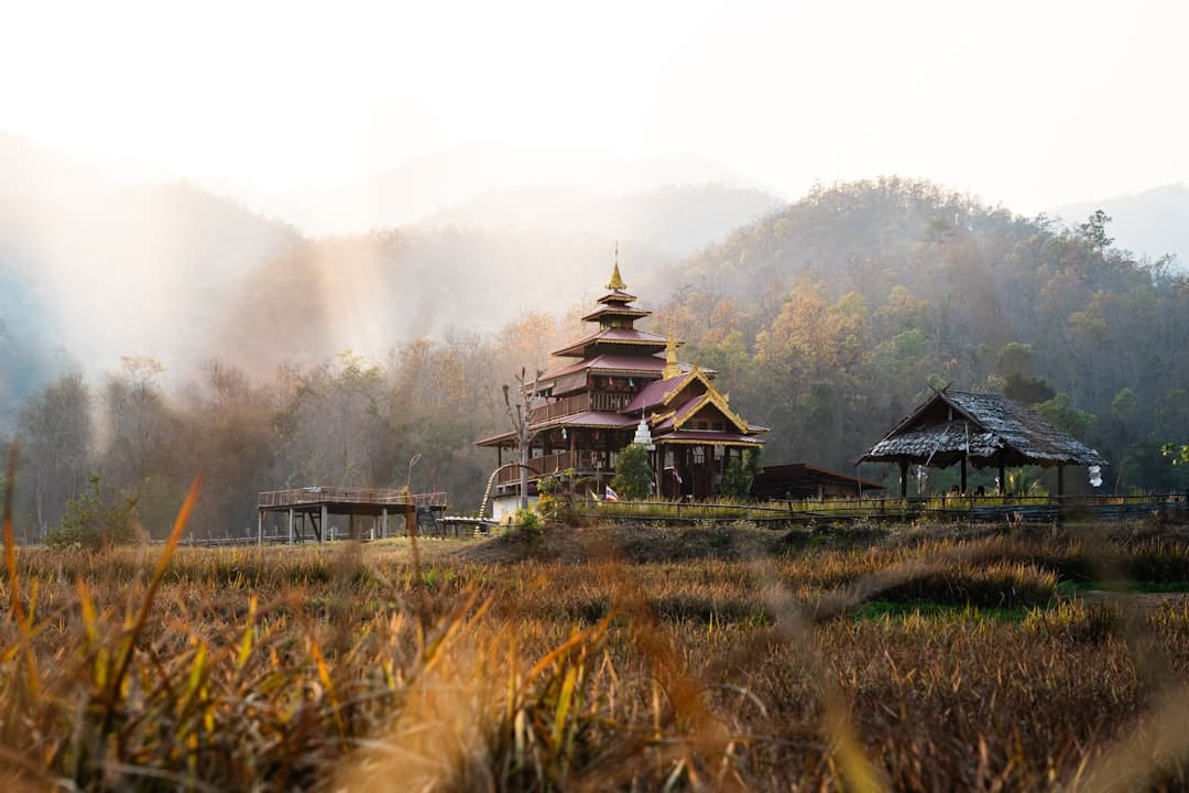 甘肃敦煌文旅商场继续炽热 景区游人如织